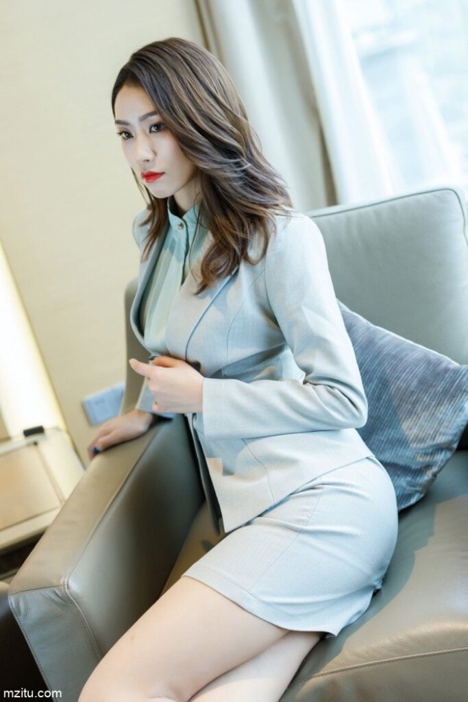 长得很有明星味的比基尼MM【106P】00019-灰麻雀