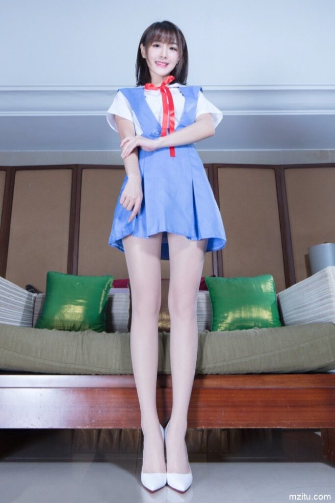 台湾妹子好甜美，一双大白腿让人移不开眼！-灰麻雀