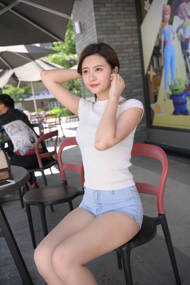 短发牛仔的漂亮女生【2.4G】-灰麻雀