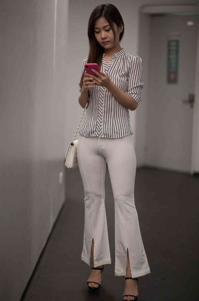 逛书店的白色紧身裤女孩【450P】04040-灰麻雀