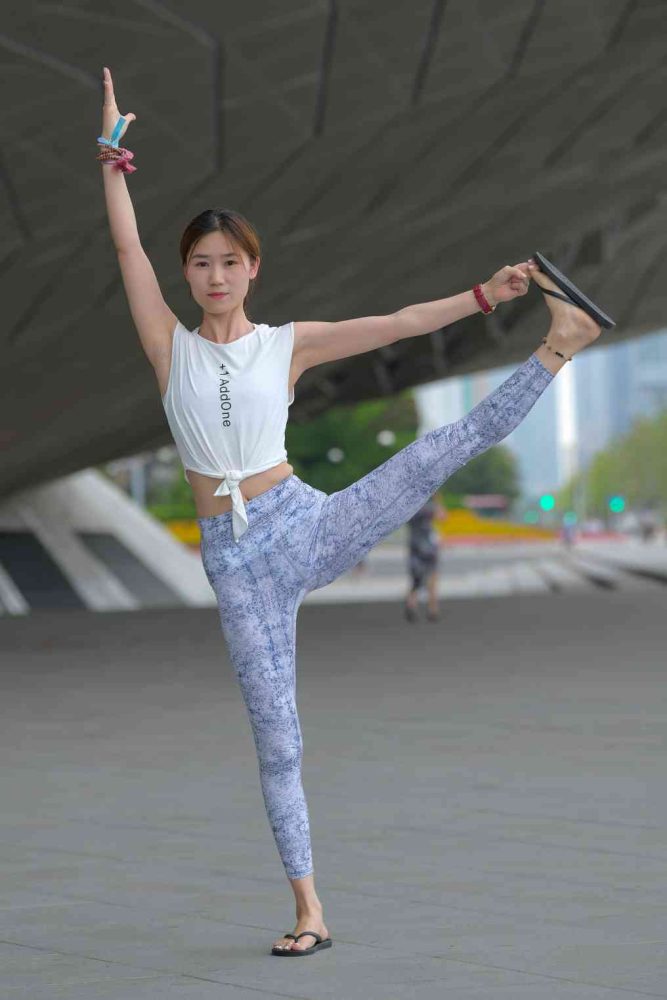 表演瑜伽的女孩【176P】04017-灰麻雀