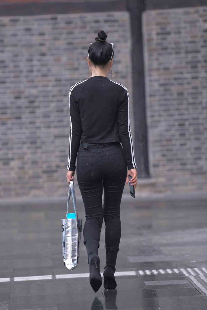 【免费】酷酷的紧身牛仔裤女人【7P】04038-灰麻雀