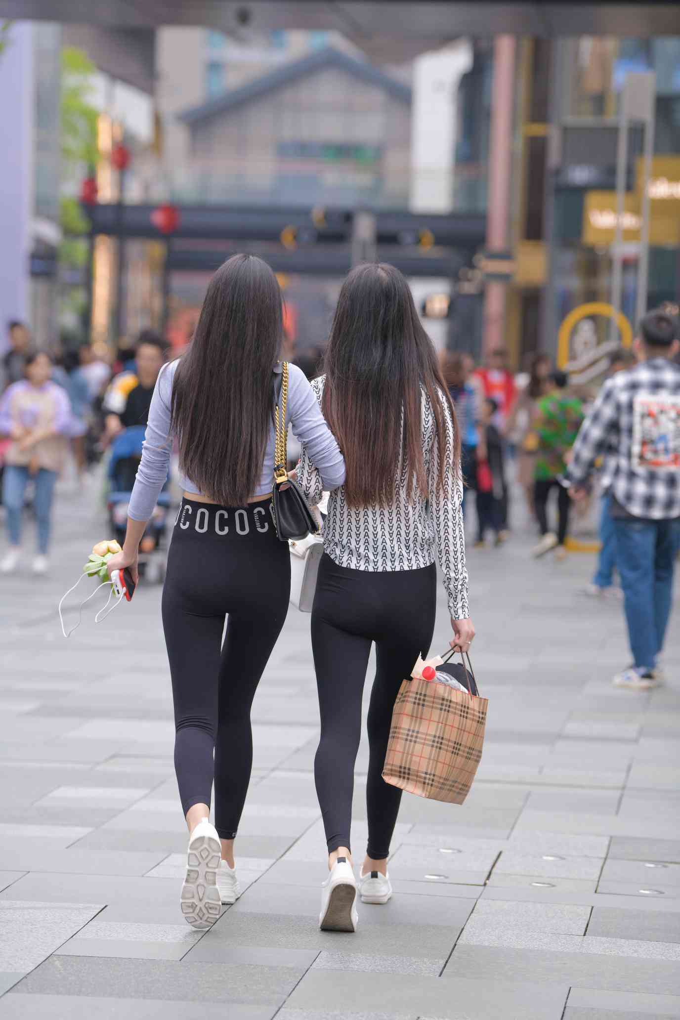 图片[4]-【免费】逛街的两个瑜伽裤姑娘【40P】04030-灰麻雀