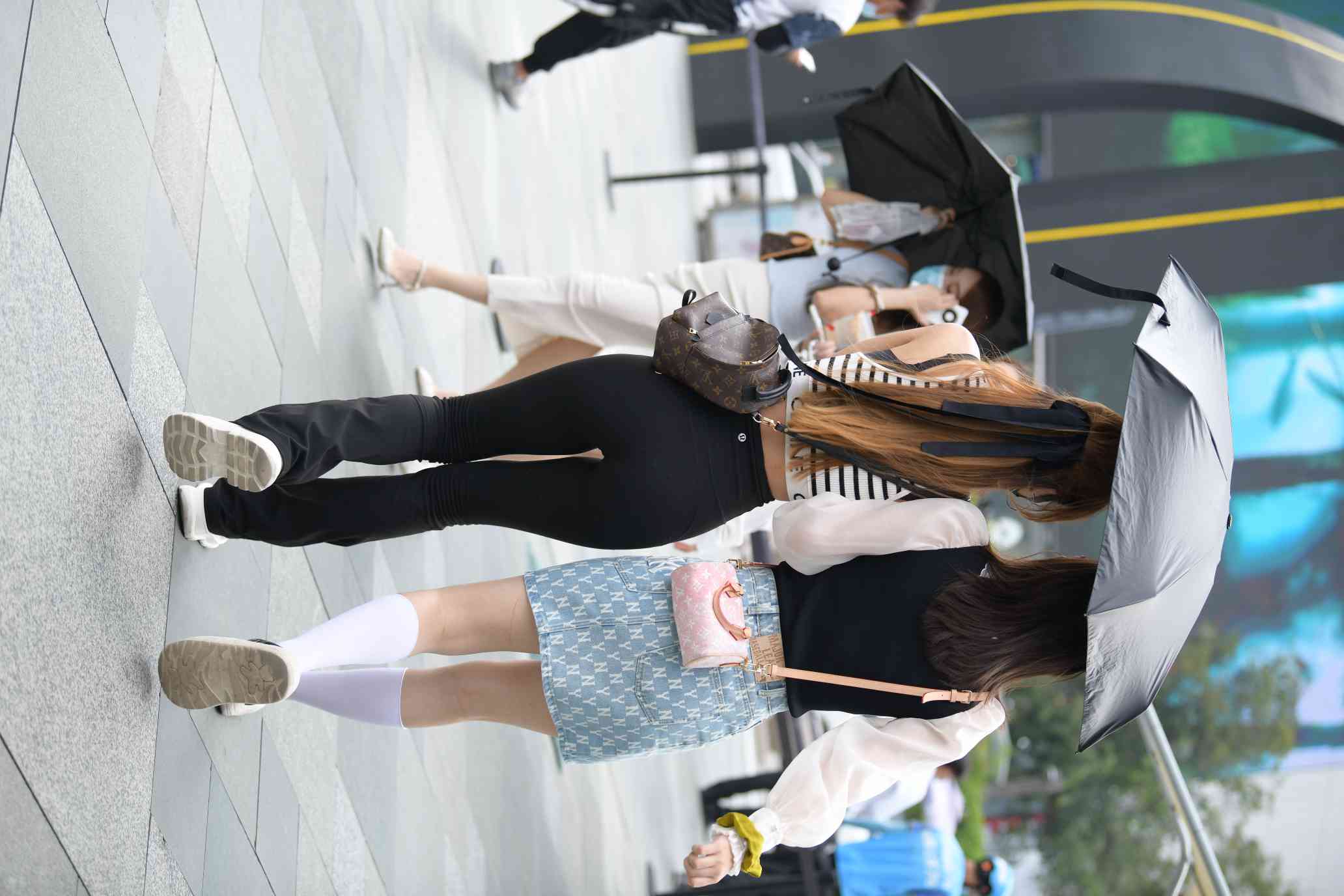 图片[3]-打伞的瑜伽裤姑娘【93P】04032-灰麻雀