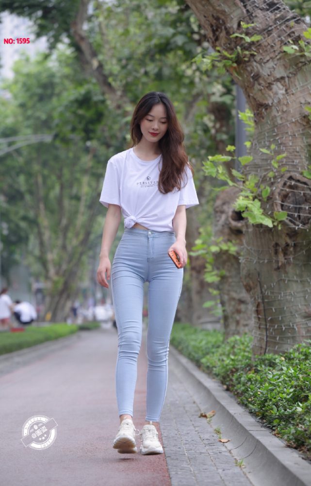 图片[1]-个子非常高的紧身牛仔裤女孩J2065 879P1V-25.5GB-灰麻雀