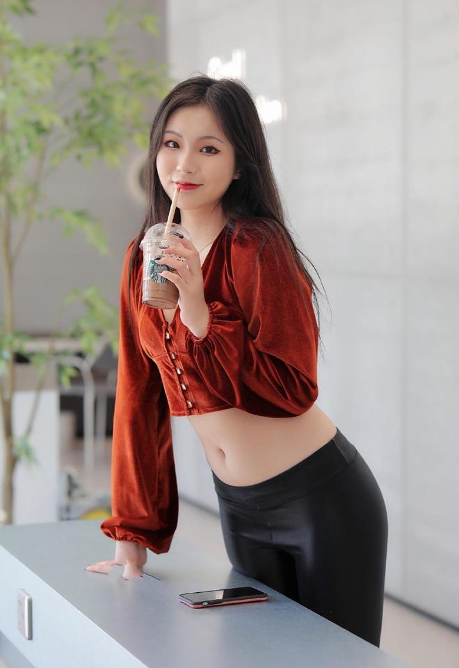 图片[3]-非常甜美的皮裤女孩 J1236 322P11V-16.4GB-灰麻雀
