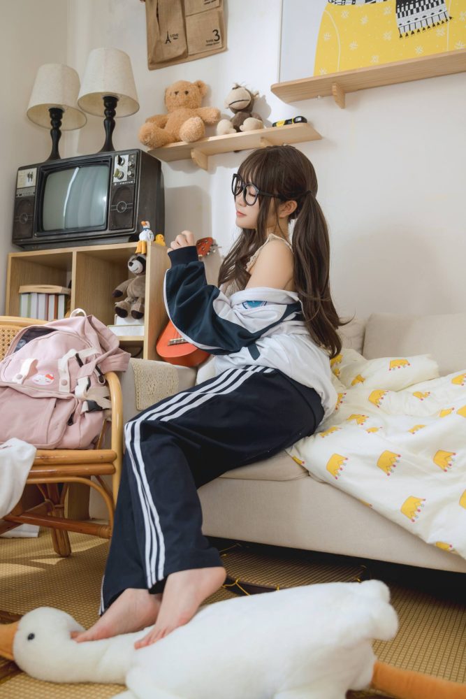 穿校服的双马尾女孩【64P】20010-灰麻雀