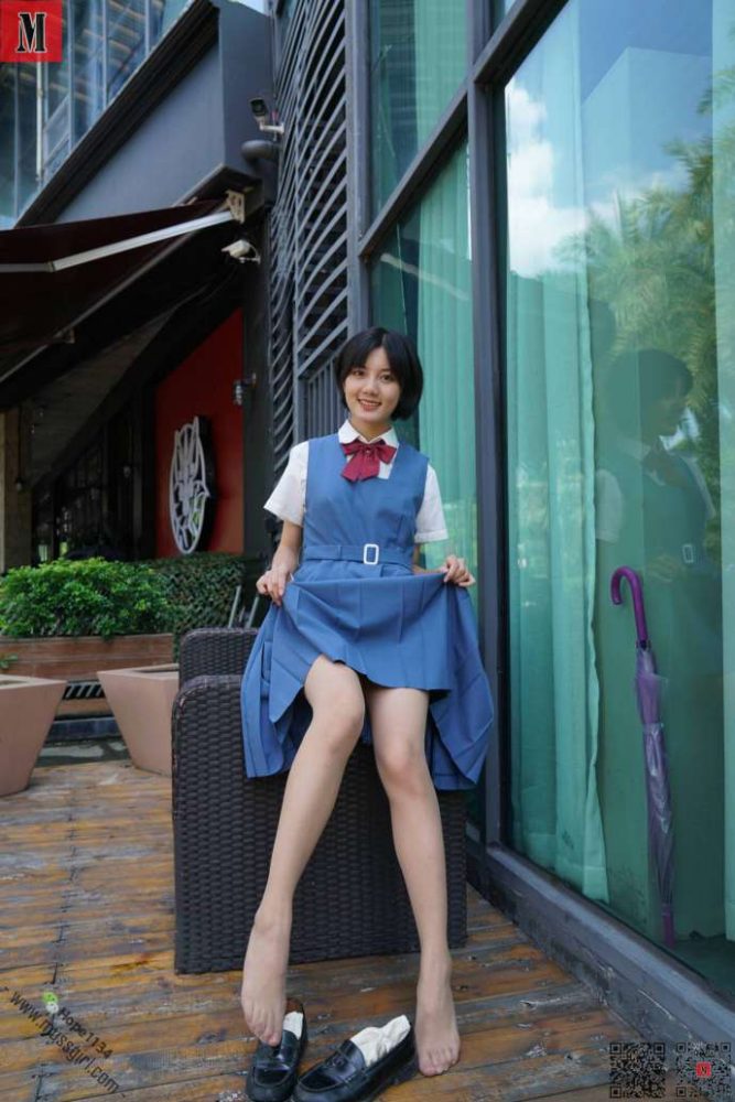 一副学生模样的短发姑娘【112P】20023-灰麻雀