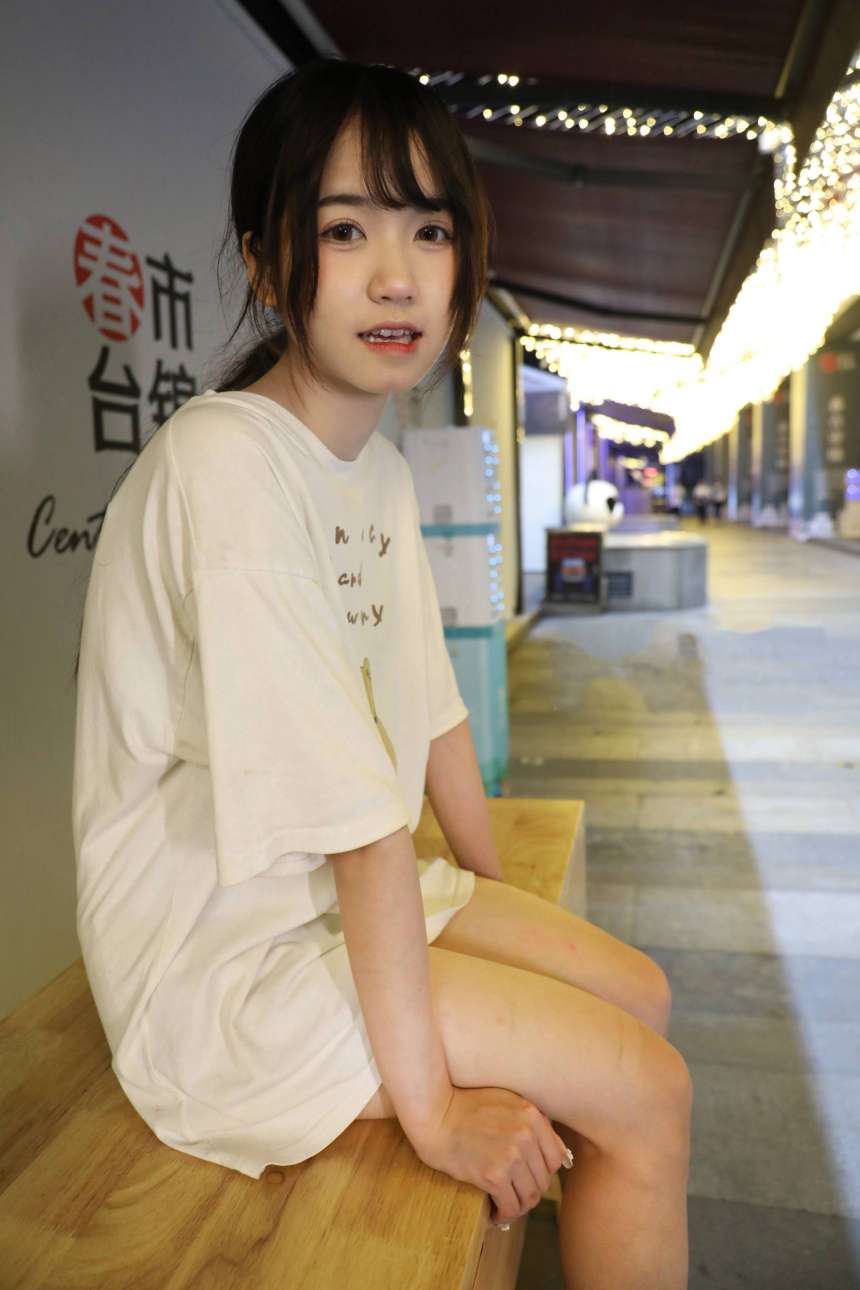 图片[4]-KTV里唱歌的长腿帆布鞋女孩【102P】20015-灰麻雀