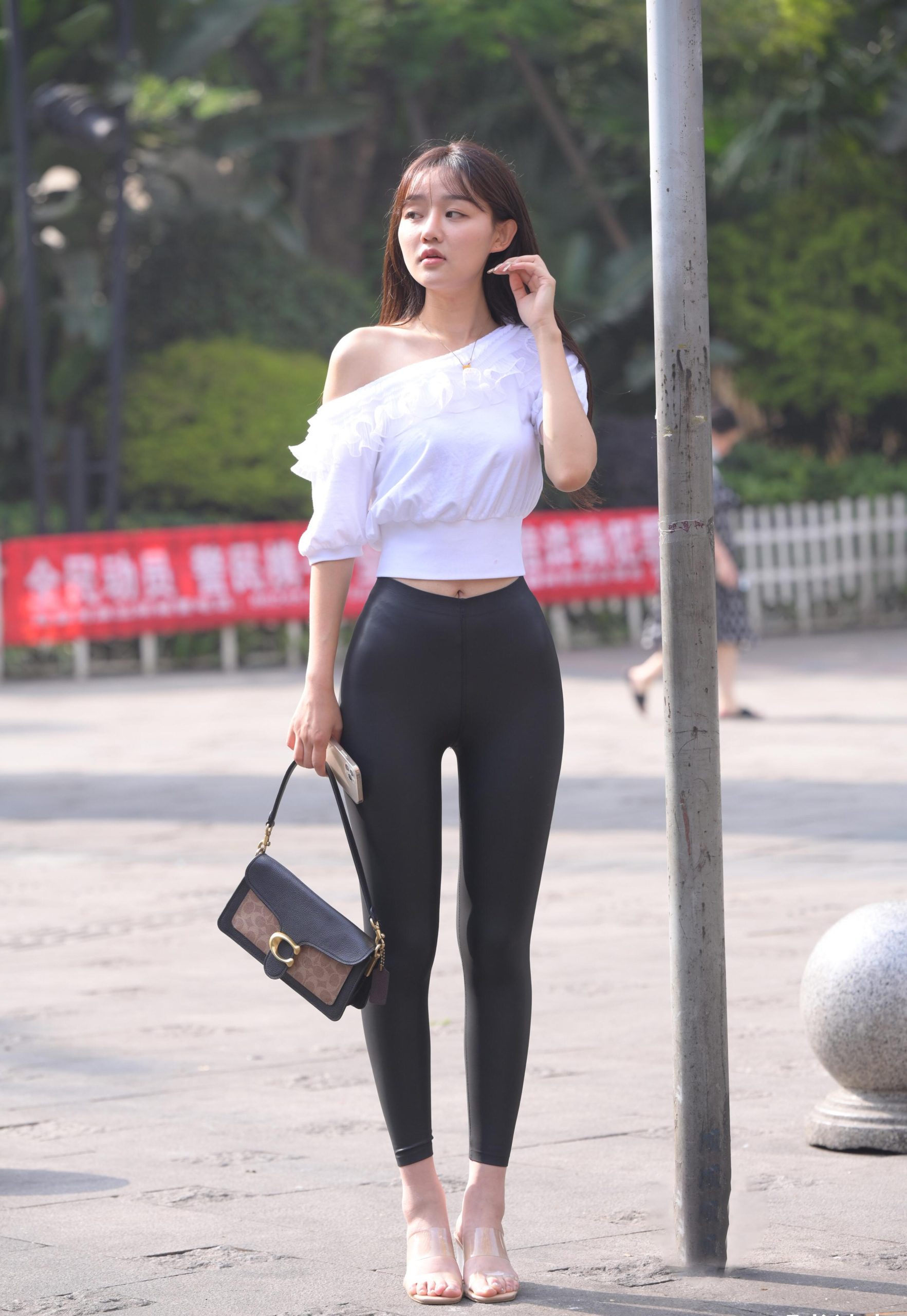 图片[5]-笑容非常甜美且治愈的皮裤女孩 J1945 751P1V-22.1GB-灰麻雀