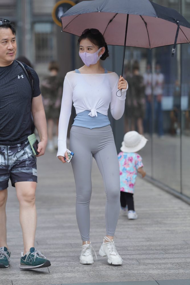 街拍逛街的瑜伽裤小女人  J2874 36P-469MB-灰麻雀