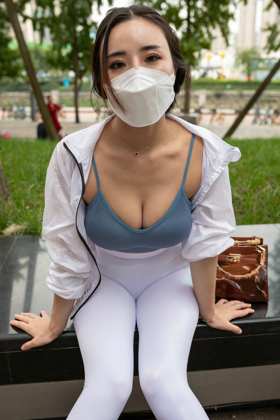 图片[1]-白色瑜伽裤女孩很漂亮 J1518 856P4V-30.0GB-灰麻雀