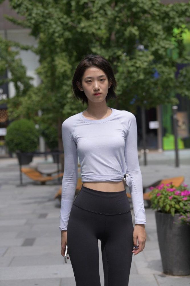 短发长腿的女生J2791 292P-5.71GB-灰麻雀