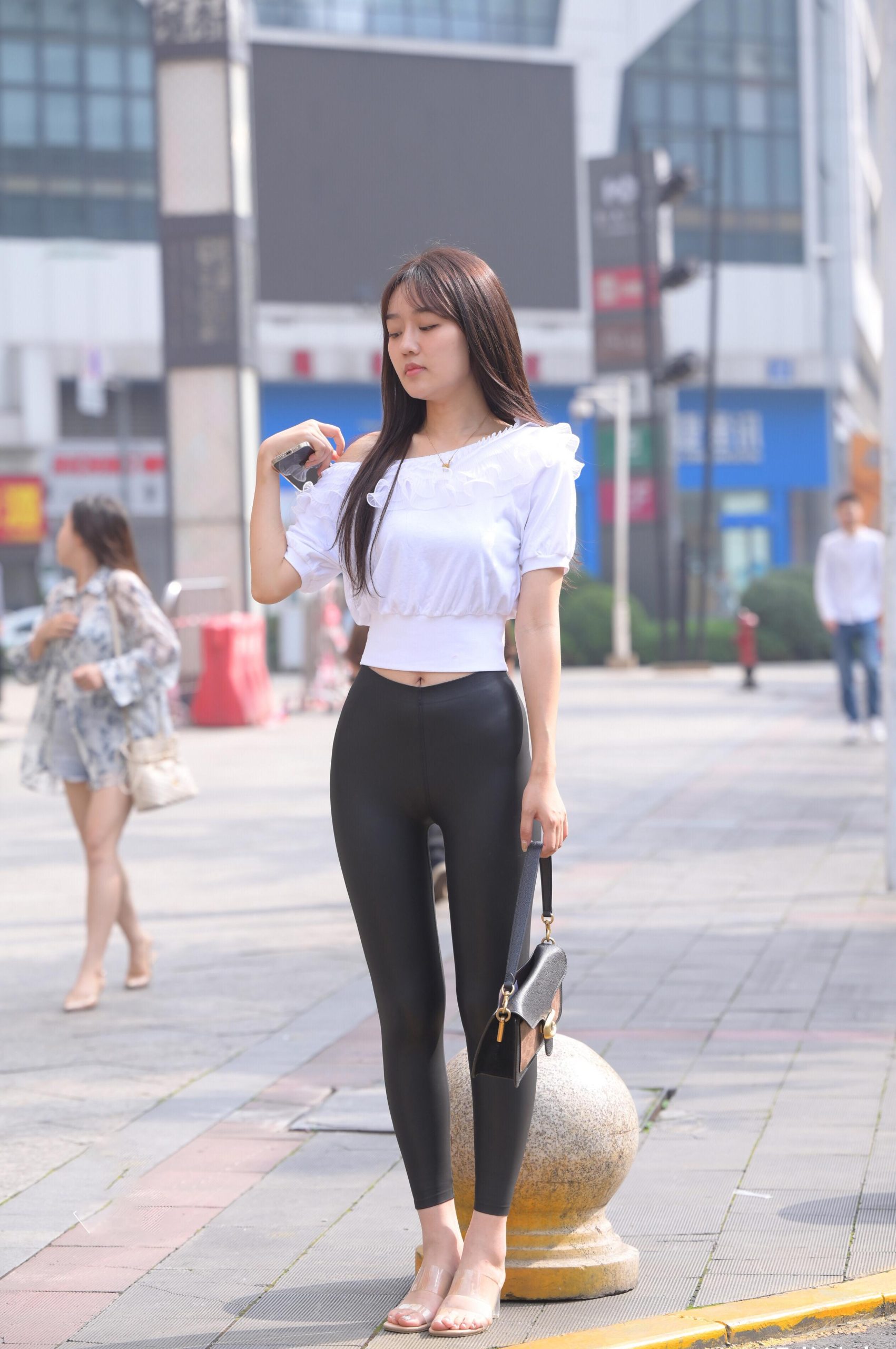 图片[4]-笑容非常甜美且治愈的皮裤女孩 J1945 751P1V-22.1GB-灰麻雀