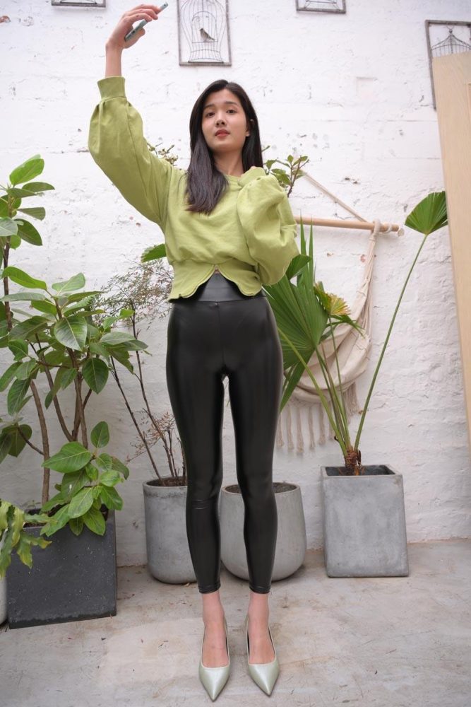 身材很棒的紧身皮裤女孩 J1537 653P1V-19.3GB-灰麻雀