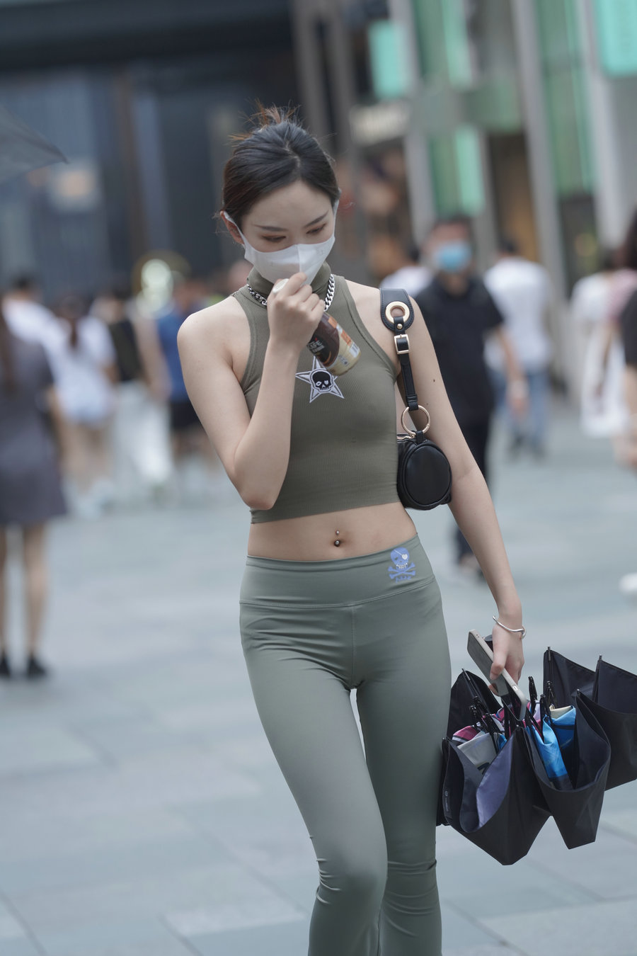 图片[1]-戴口罩的瑜伽裤小女人J3557 133P-1.43GB-灰麻雀