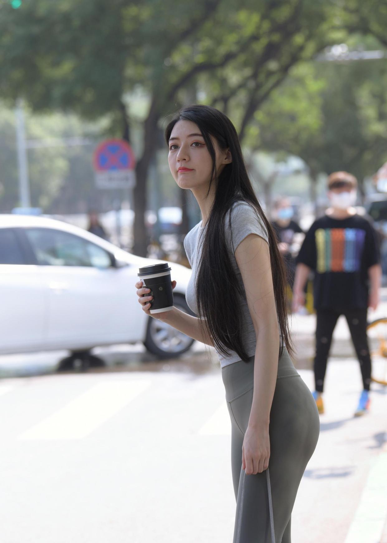 图片[3]-在外面逛街的瑜伽裤女孩J2240 449P1V-16.7GB-灰麻雀