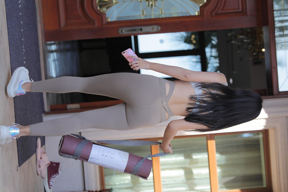 图片[5]-灰色瑜伽裤温柔的女孩【369P】00058-灰麻雀