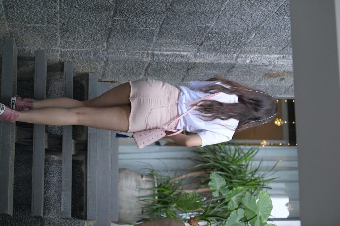 非常清纯甜美的短裙姑娘在逛街【458P】00052-灰麻雀