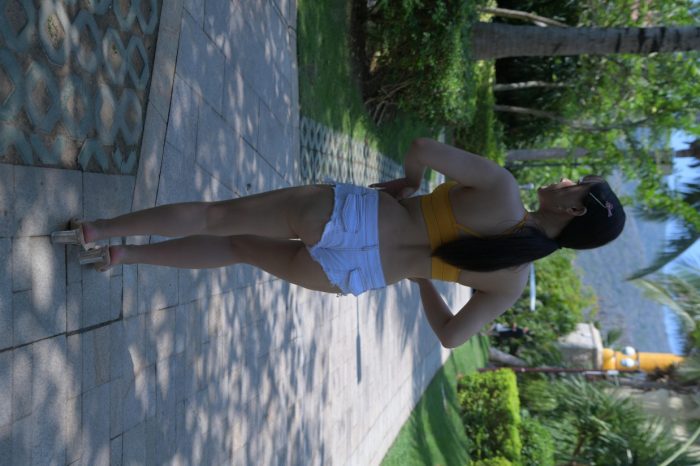 在海南度假的紧身白色短裤女孩【202P】00033-灰麻雀