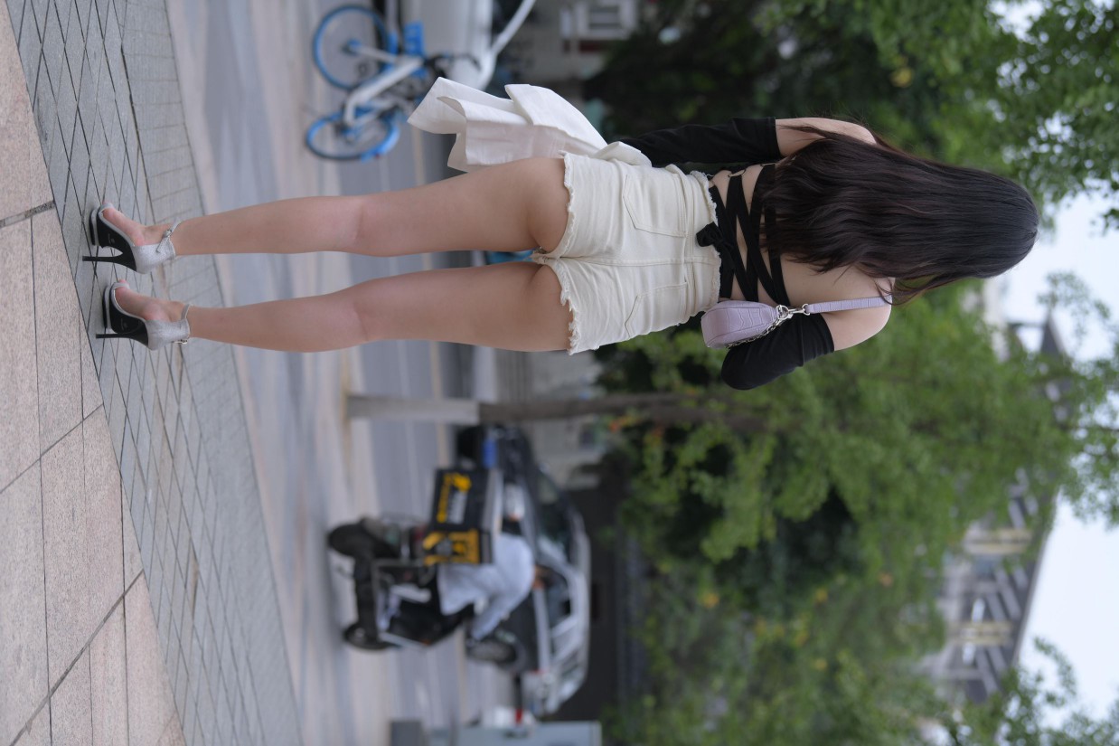 图片[5]-白色短裤的女生笑的很开心【177P】00035-灰麻雀