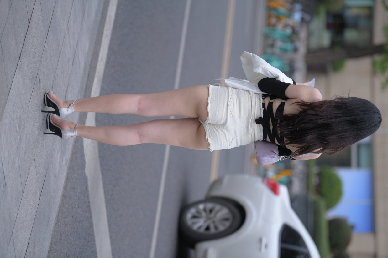 图片[2]-长发飘飘的白色热裤美丽女孩【49P】00029-灰麻雀