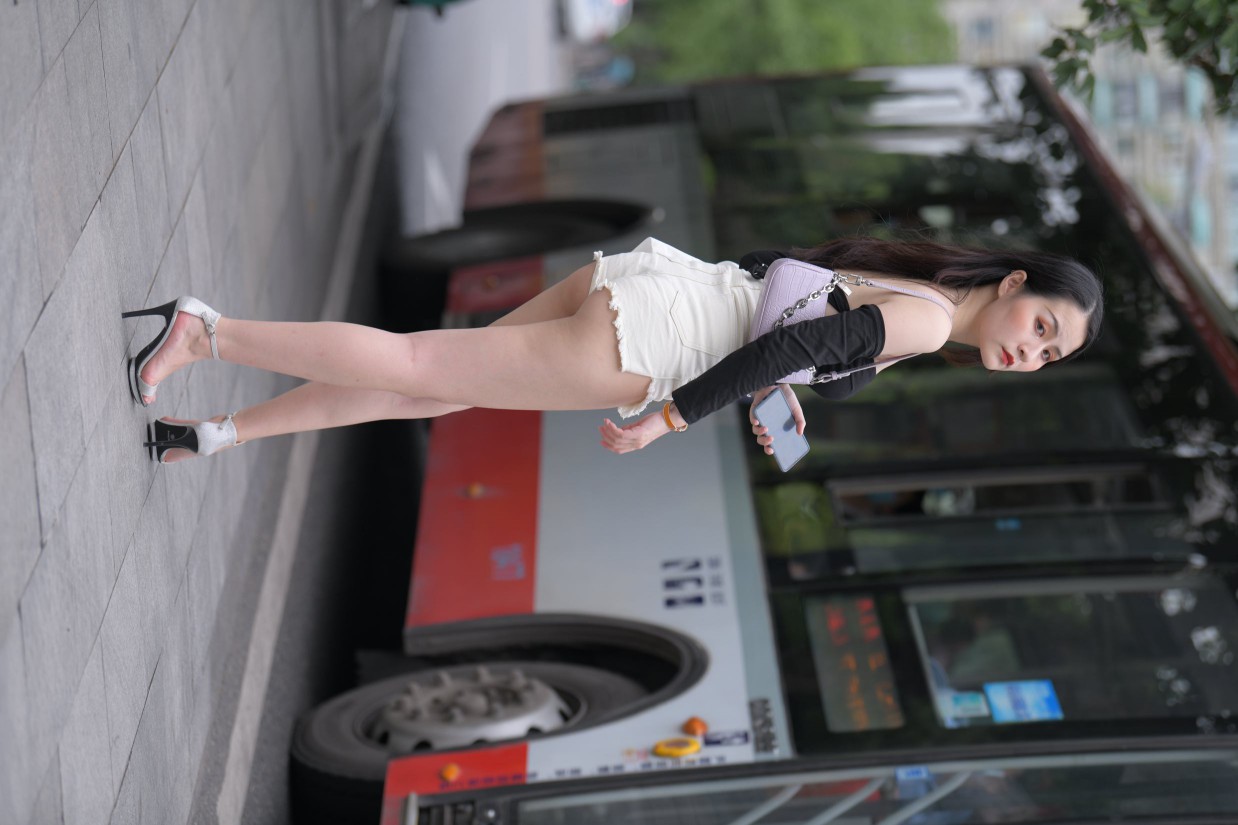 图片[3]-长发飘飘的白色热裤美丽女孩【49P】00029-灰麻雀