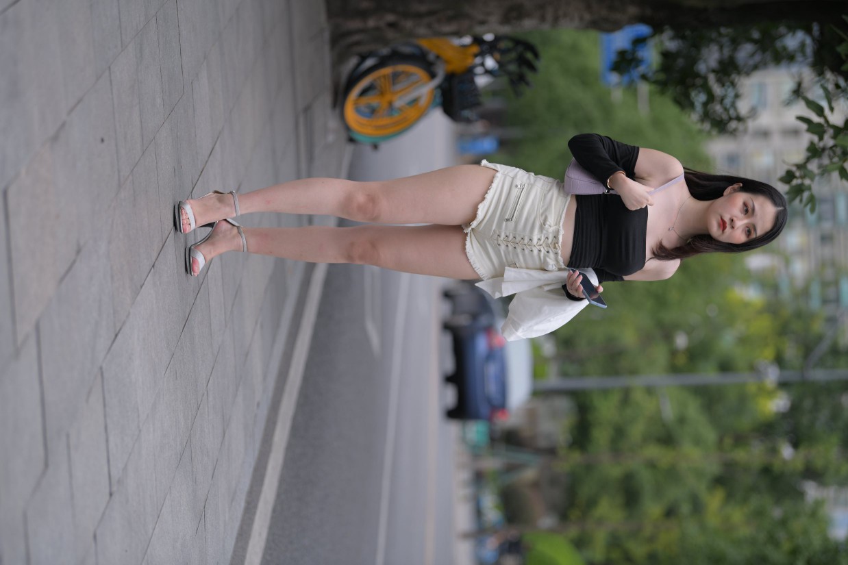图片[4]-长发飘飘的白色热裤美丽女孩【49P】00029-灰麻雀