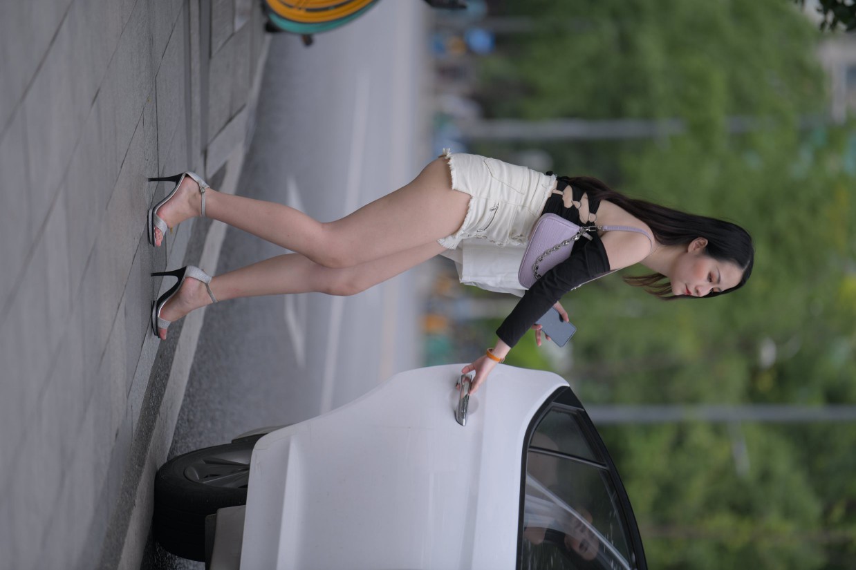 图片[6]-长发飘飘的白色热裤美丽女孩【49P】00029-灰麻雀