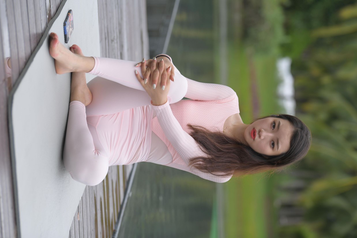图片[7]-很漂亮眼睛也很大的白色瑜伽裤女孩【249P】00063-灰麻雀