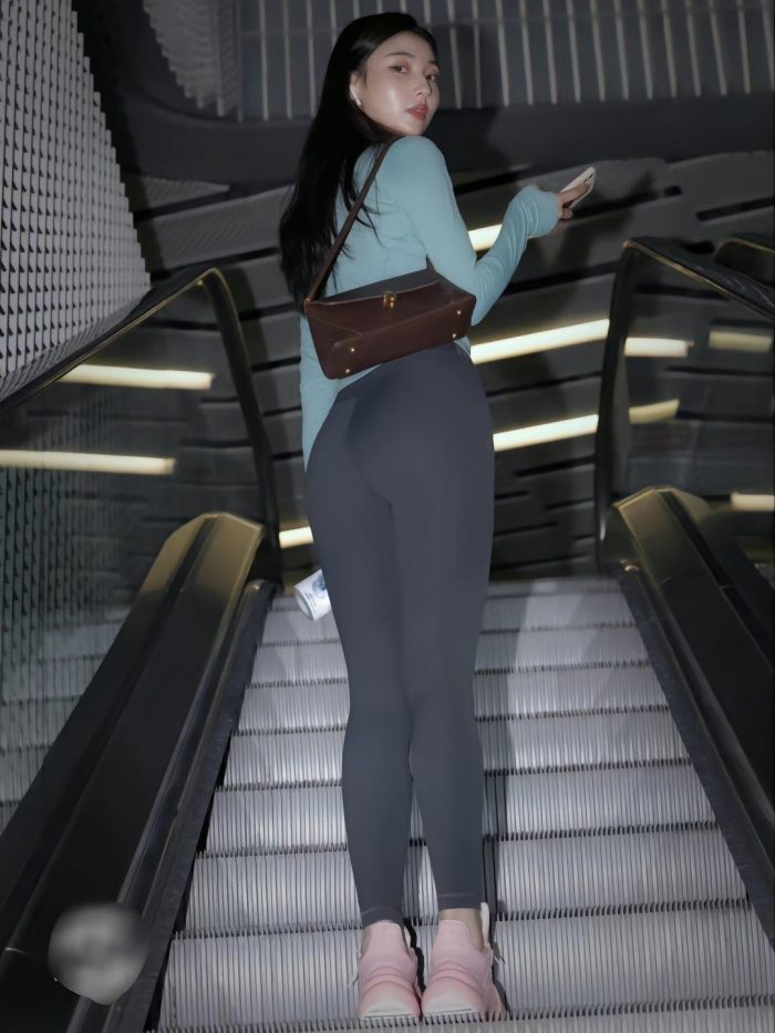 晚上逛商场的瑜伽裤漂亮女孩J2244 225P2V-15.1GB-灰麻雀