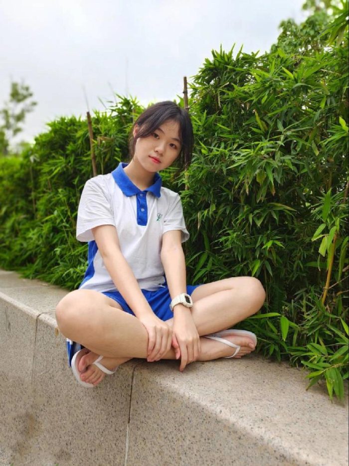 穿校服非常清纯的小姑娘【49P】20003-灰麻雀