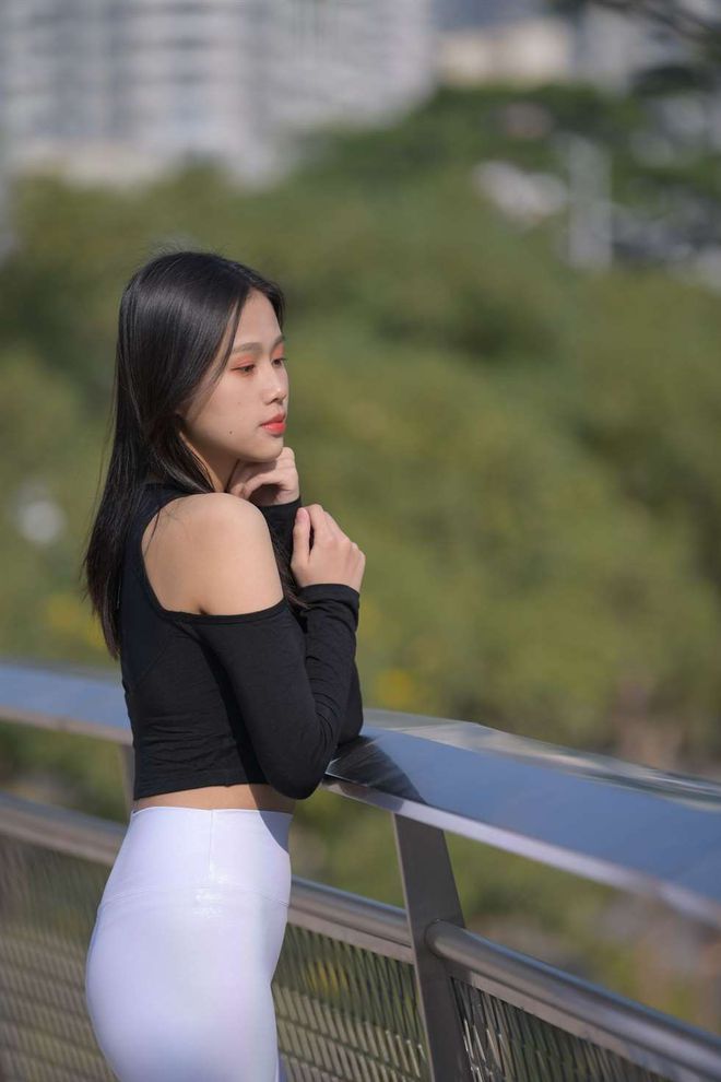 图片[4]-穿紧身白裤的端庄女孩 J1436 674P1V-22.2GB-灰麻雀