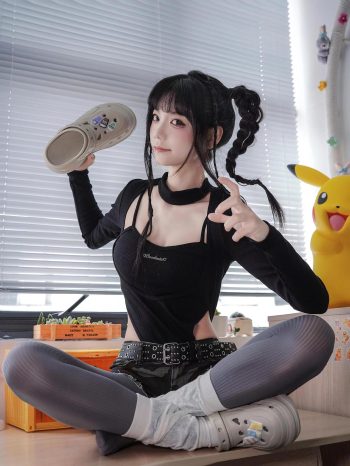 图片[10]-牛仔热裤+灰丝姑娘玩自拍-灰麻雀