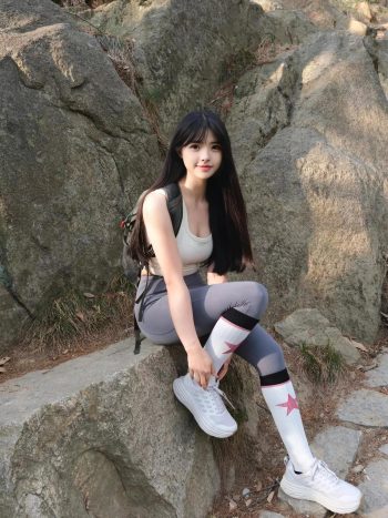 图片[7]-爱爬山的瑜伽裤MM，太甜美了！~-灰麻雀