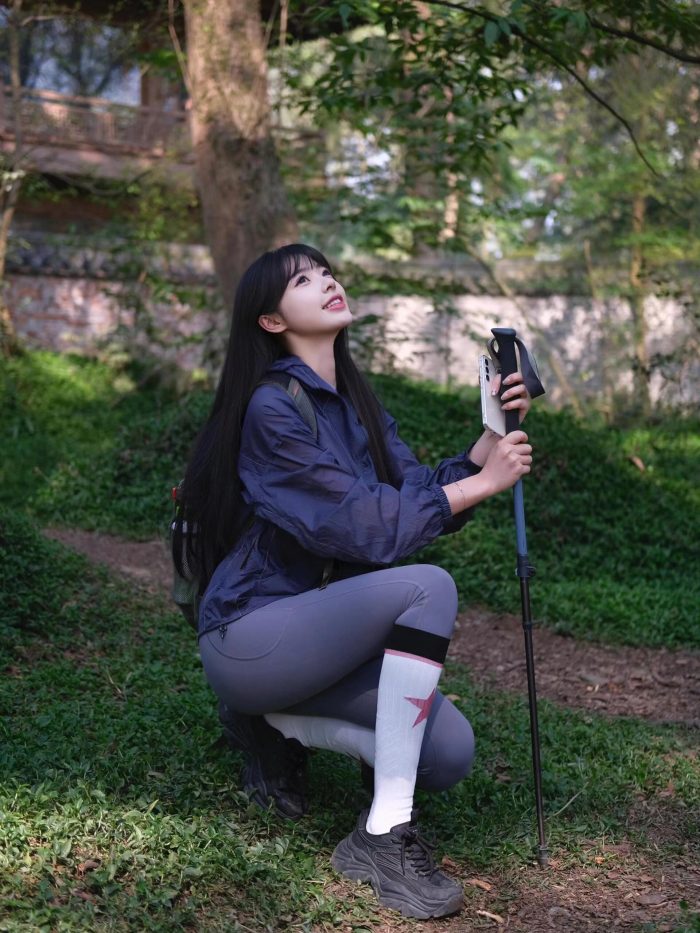 爱爬山的瑜伽裤MM，太甜美了！~-灰麻雀