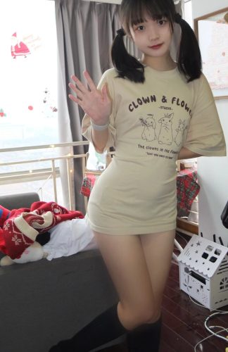 图片[9]-网格丝袜的清纯双马尾小姑娘-灰麻雀