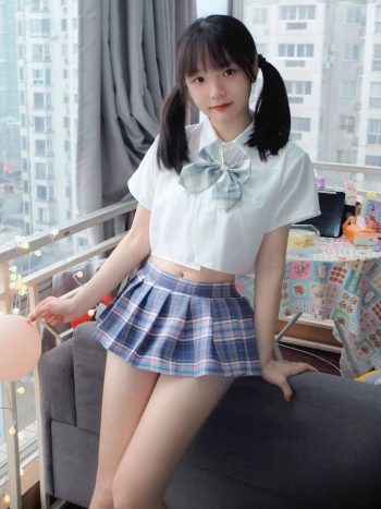 图片[7]-网格丝袜的清纯双马尾小姑娘-灰麻雀