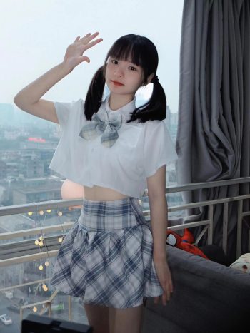 图片[6]-网格丝袜的清纯双马尾小姑娘-灰麻雀