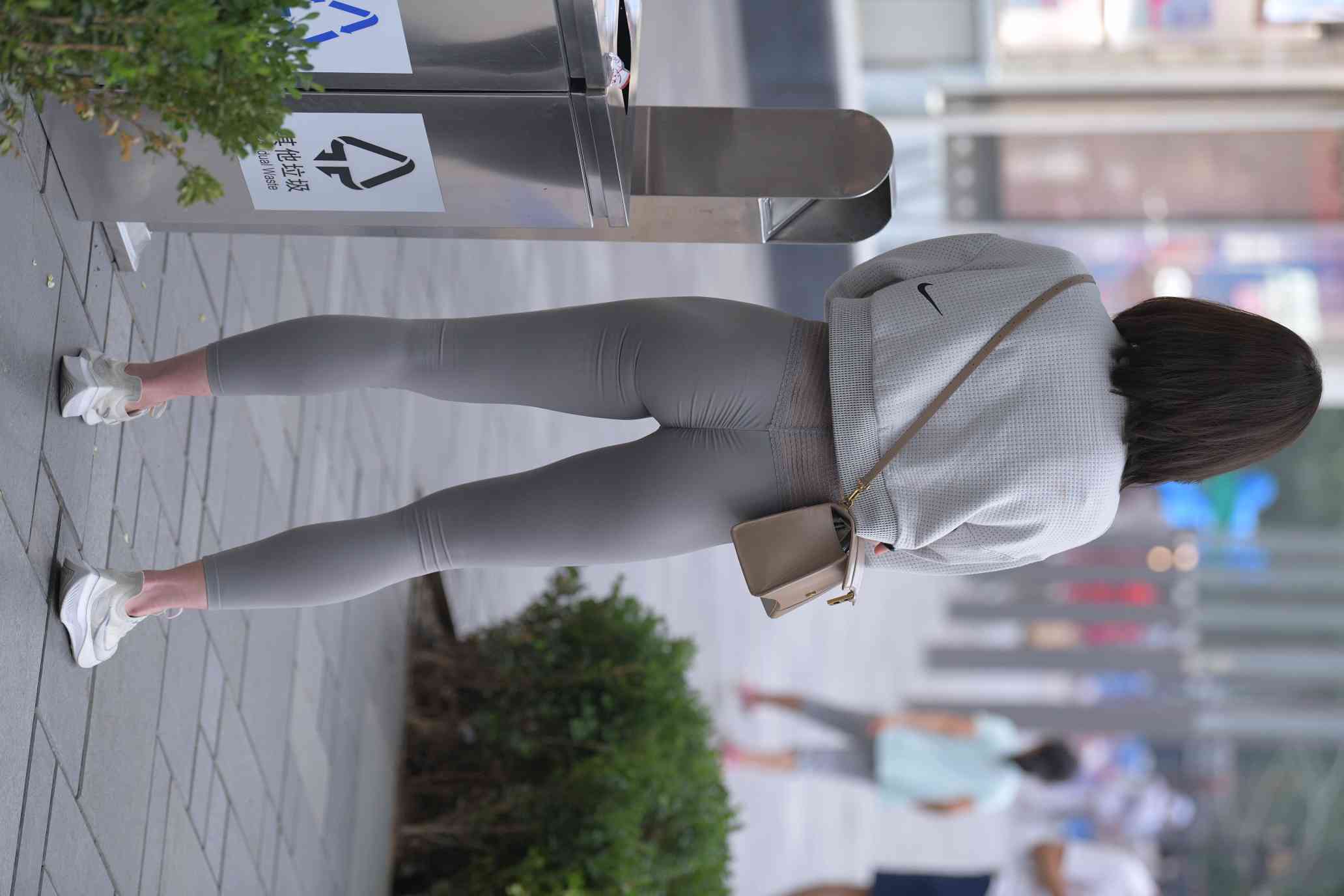 图片[3]-身材很好的短发瑜伽裤姑娘【157P】04015-灰麻雀