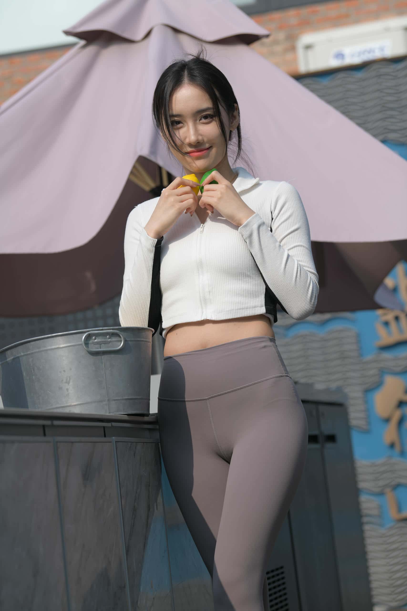 图片[4]-又飒又美的紫色瑜伽裤姑娘【701P】J8165-灰麻雀