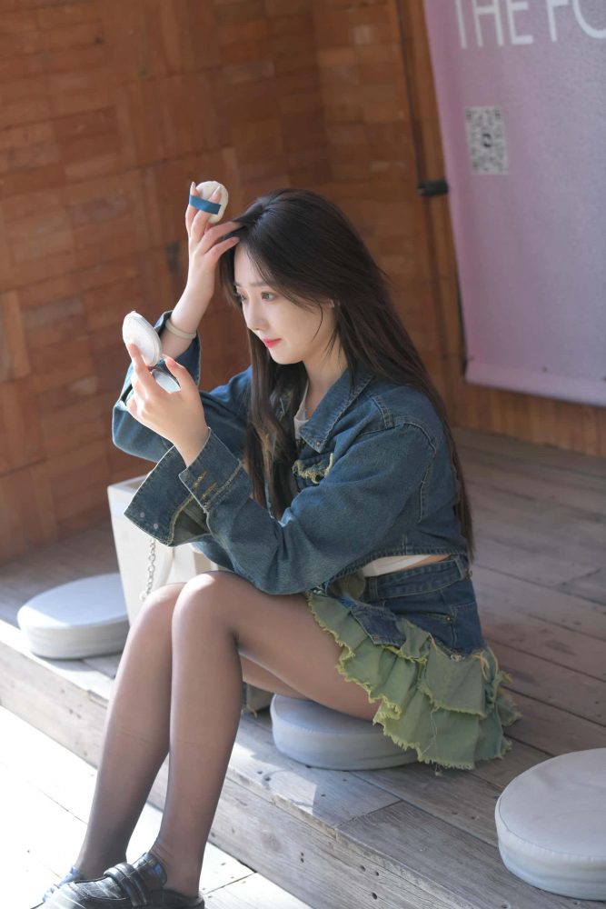 黑丝牛仔裙妹子，长得太标志了【750P】J3414-灰麻雀