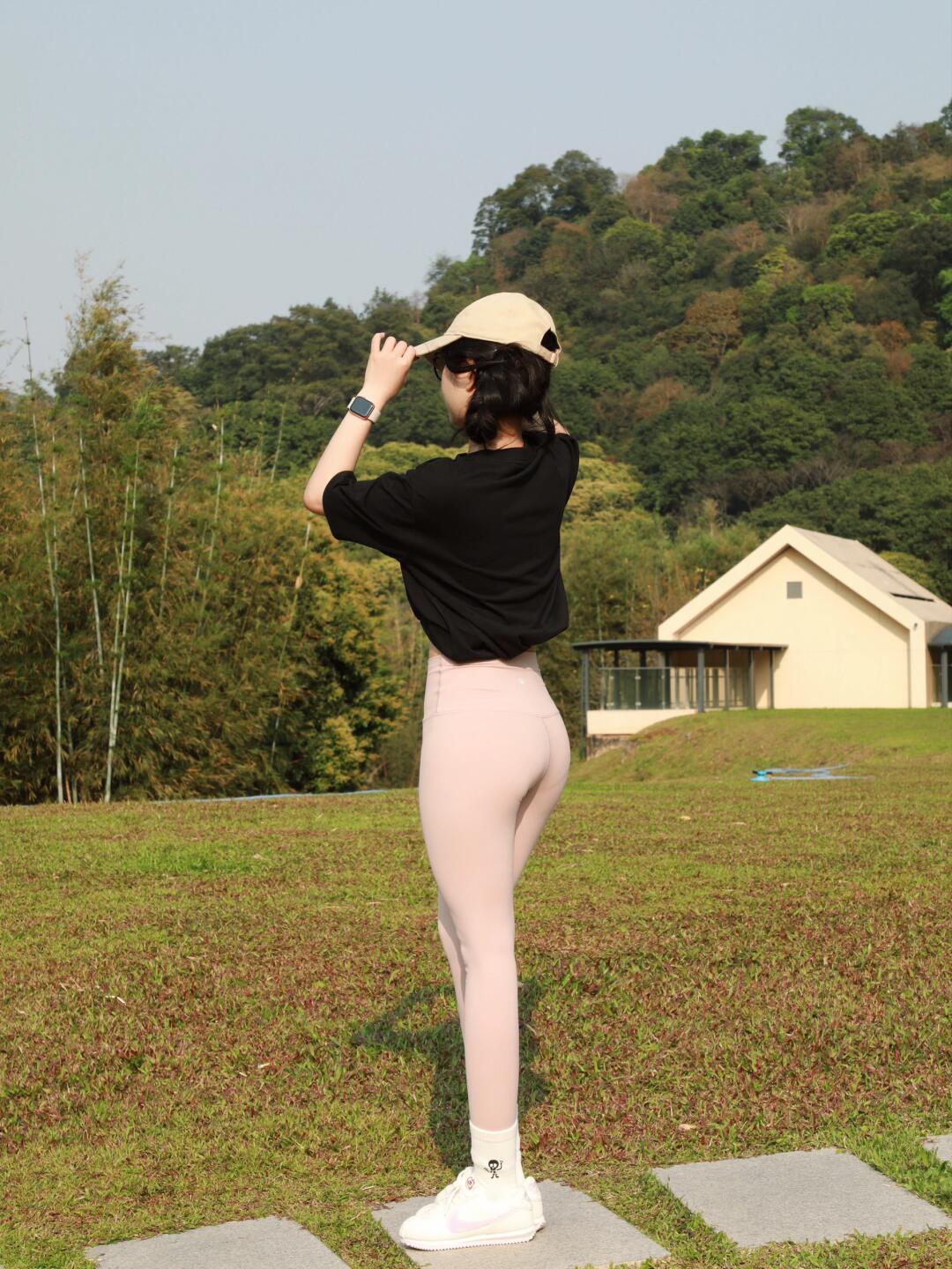 图片[2]-喜欢瑜伽的阳光快乐女孩【135P】04042-灰麻雀