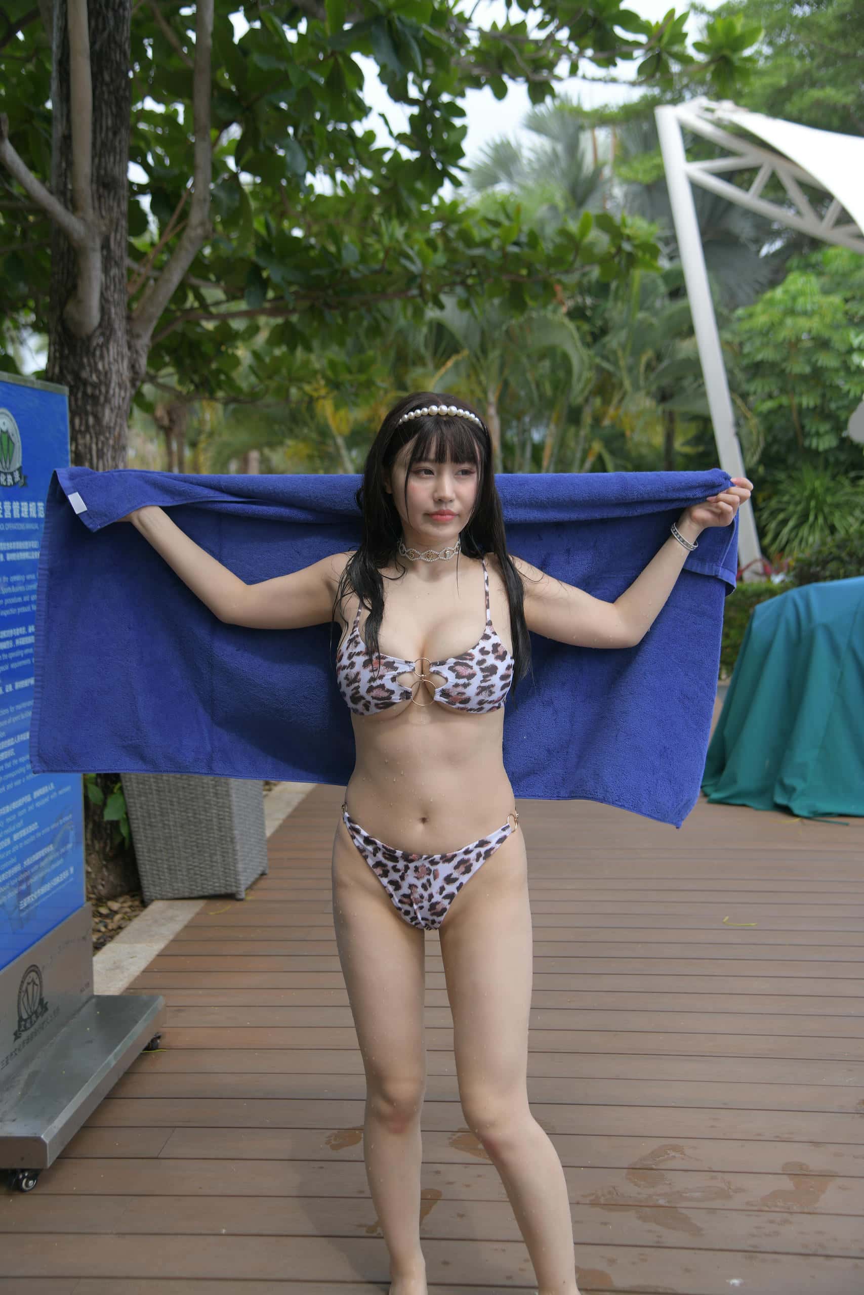 图片[1]-海边玩耍的豹纹泳装姑娘【493P】J1075-灰麻雀