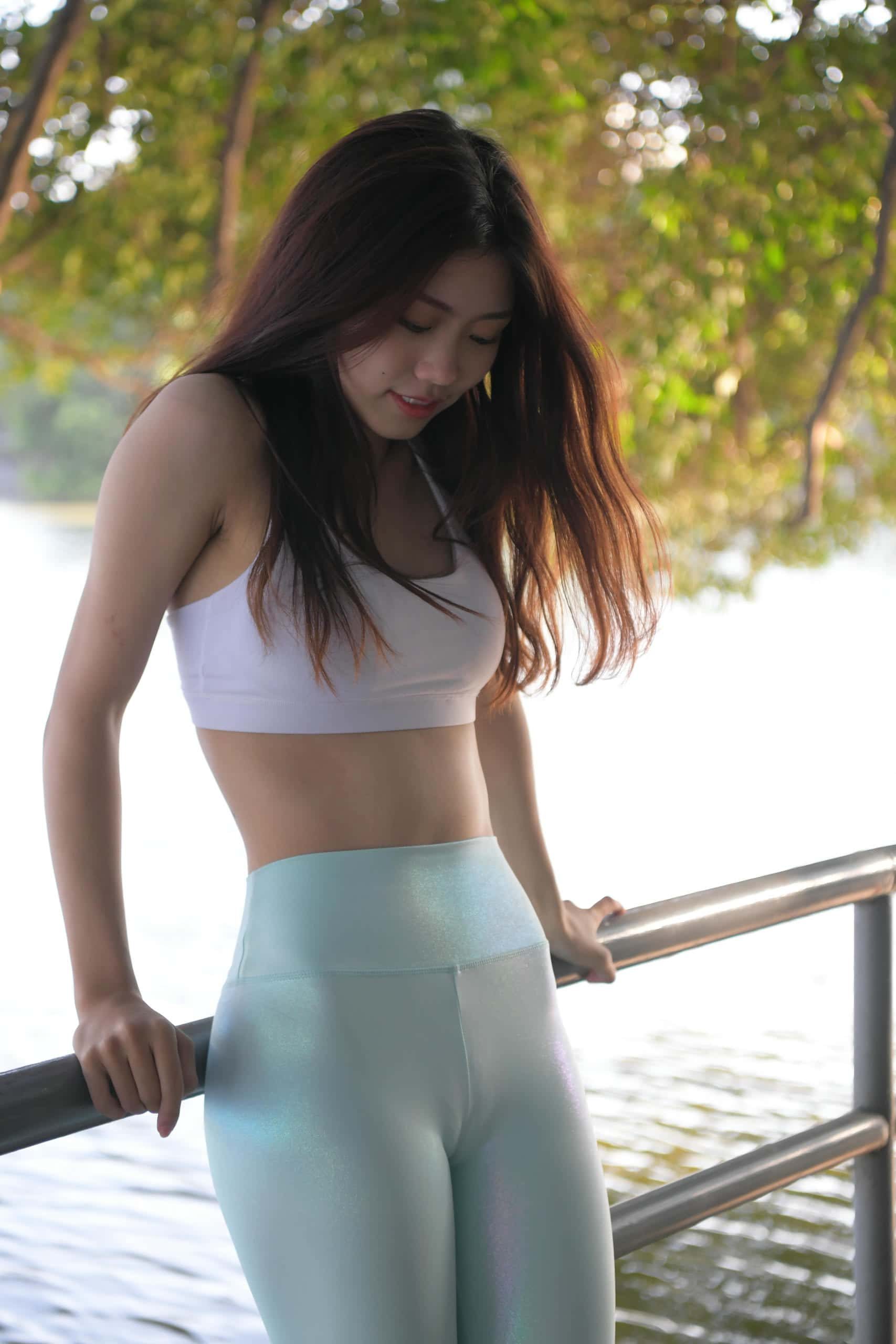 图片[2]-户外玩耍的瑜伽裤小姐姐【467P】J1419-灰麻雀