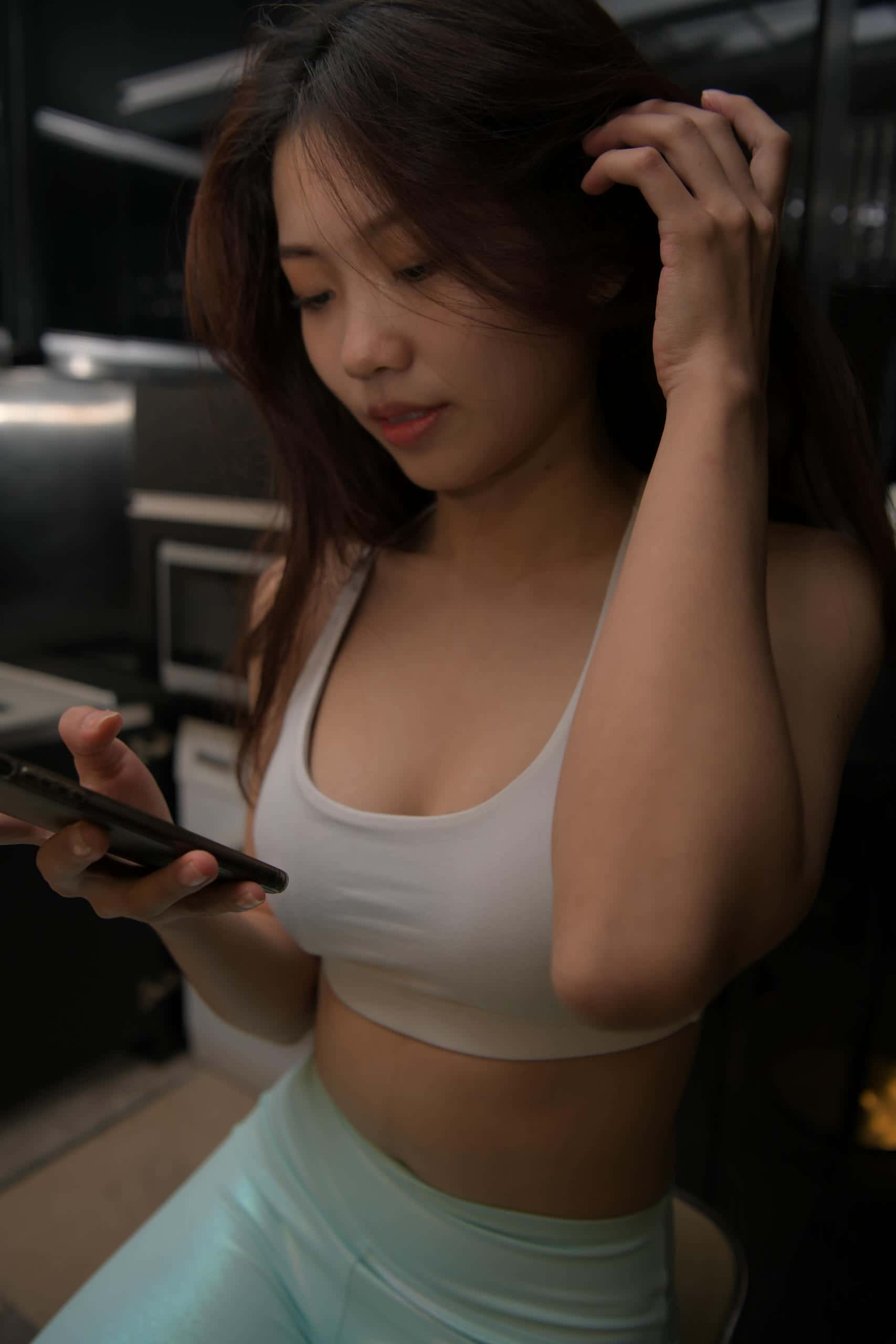 图片[4]-户外玩耍的瑜伽裤小姐姐【467P】J1419-灰麻雀