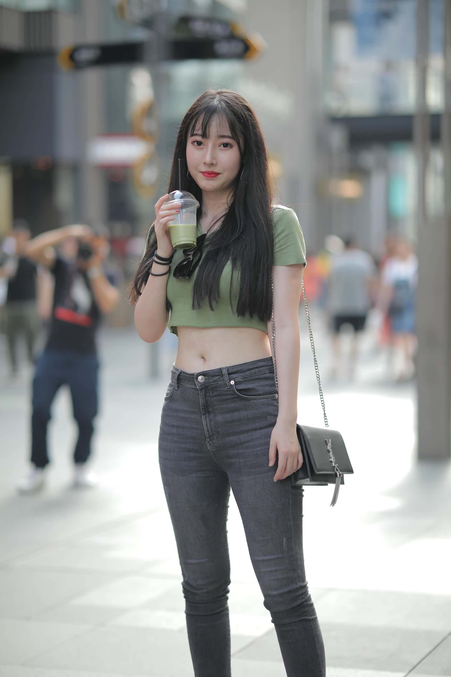 图片[2]-甜美靓丽牛仔裤女孩 【106P】J4144-灰麻雀