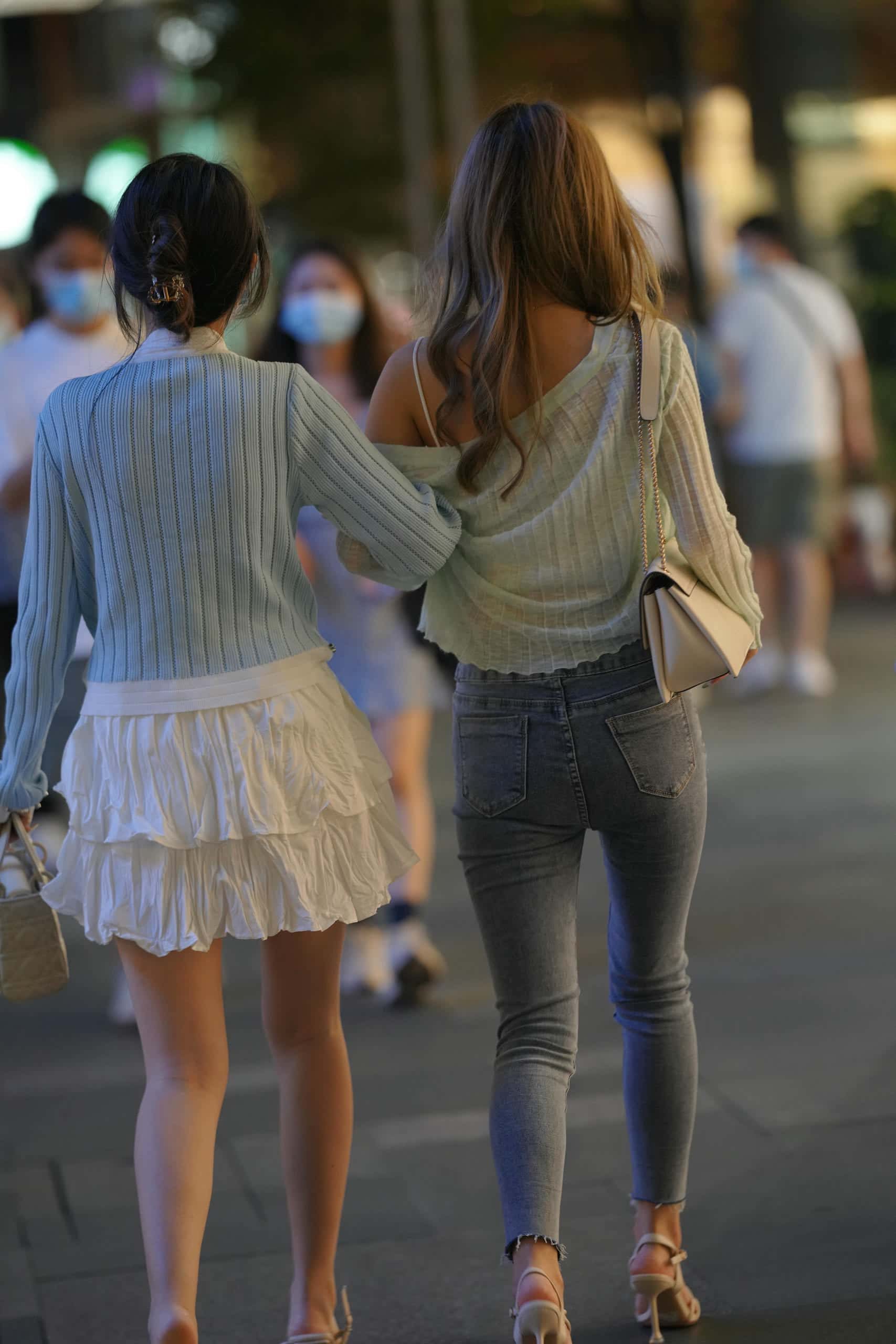 图片[1]-牛仔热裤女孩【114P】J4541-灰麻雀