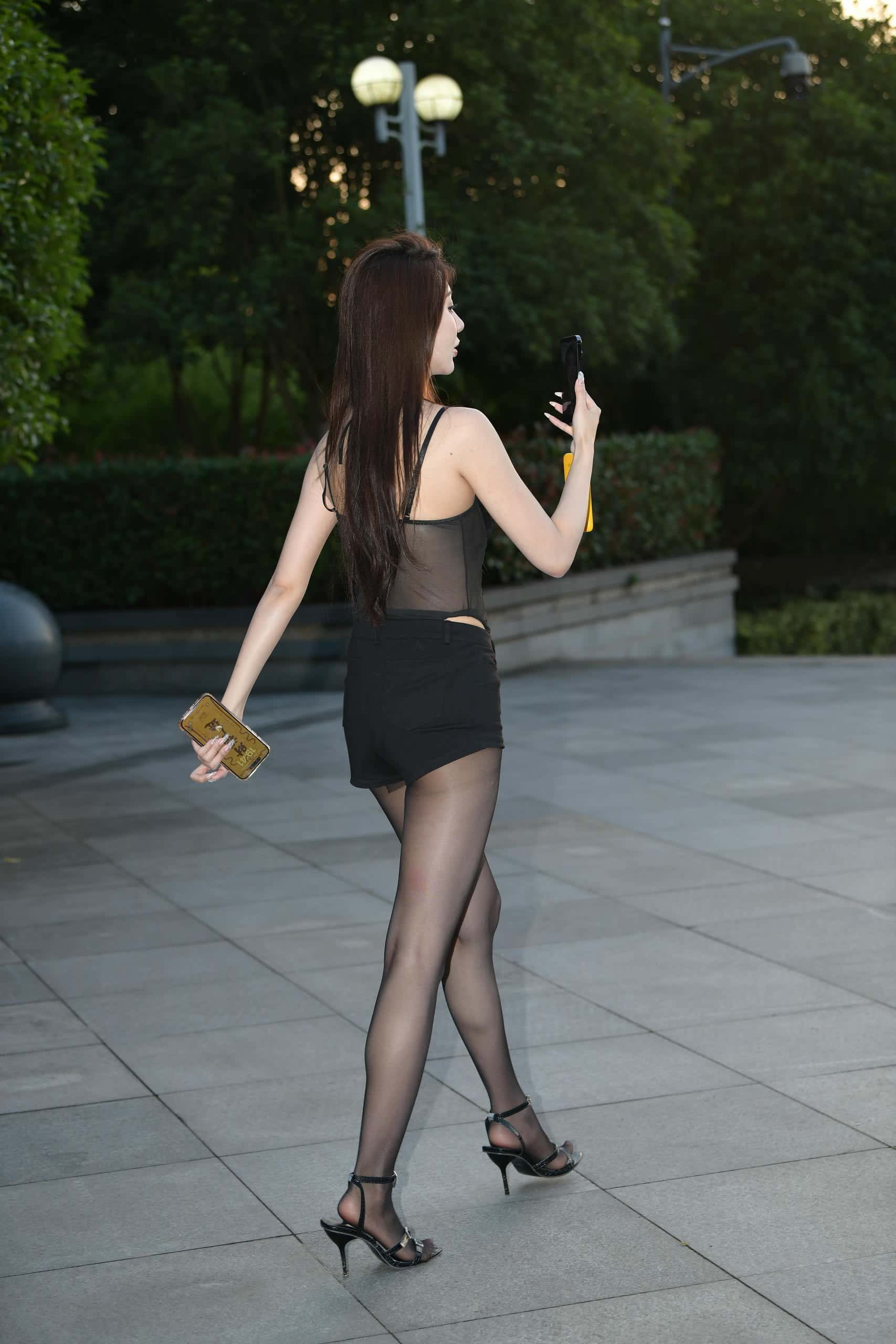 图片[1]-黑丝热裤透色上衣女孩【73P】J7833-灰麻雀