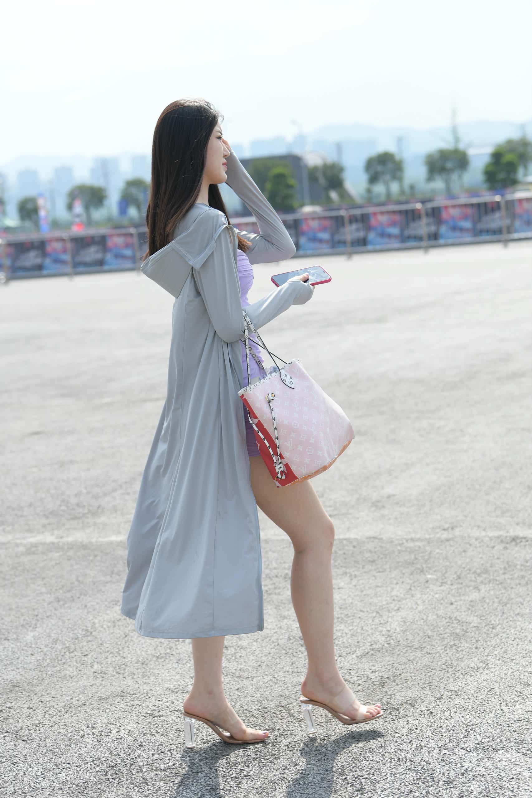 图片[2]-迷人紫色修身裙【64P】P8258-灰麻雀